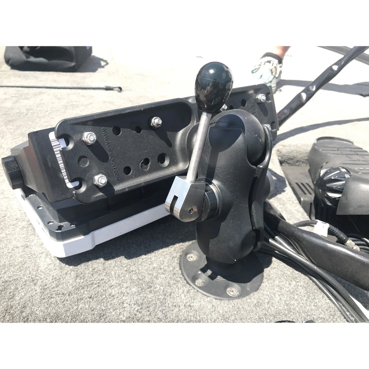Bob's Machine 160-100001 QuickSlip Medium/Small Ball Ram Mount - 160-100001